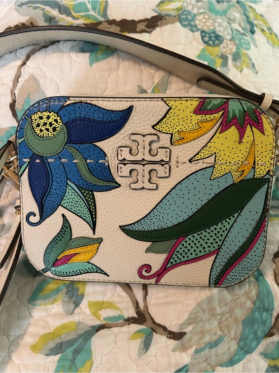 Tory Burch Handbags - Beautiful Tory crossbody